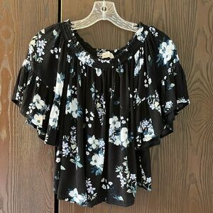Hollister black with white and purple floral pattern. Boho short sleeves. Sm